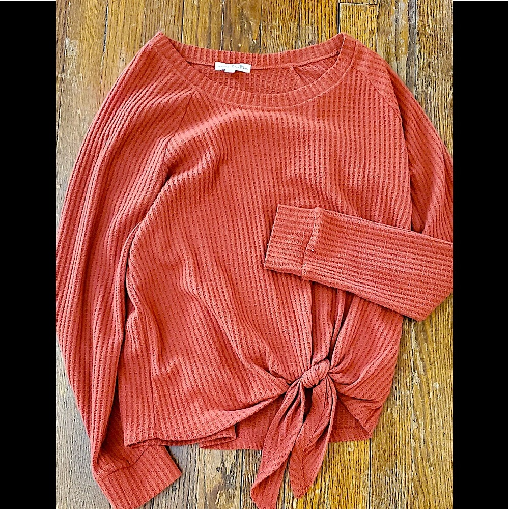 NINE BRITTON | Waffle Tee w Tie-front detail. Worn once, oversized and comfy 😊